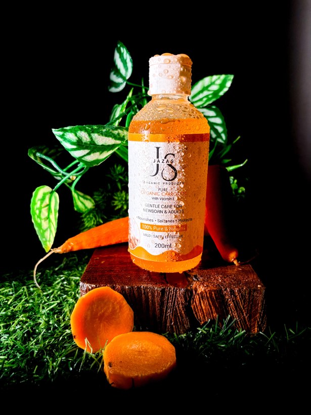 Organic Carrot Oil with fresh carrots